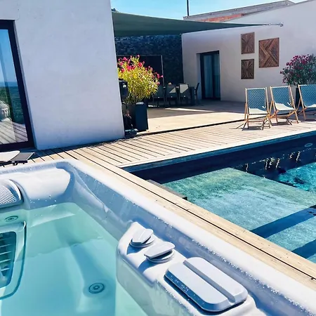 Villa, Piscine, Spa, Billiard Et Terrain De Petanque 빌라 *